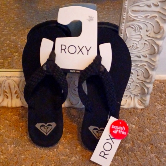 Roxy Shoes - NWT Roxy Porto III Squish This Flip Flop Sandal
